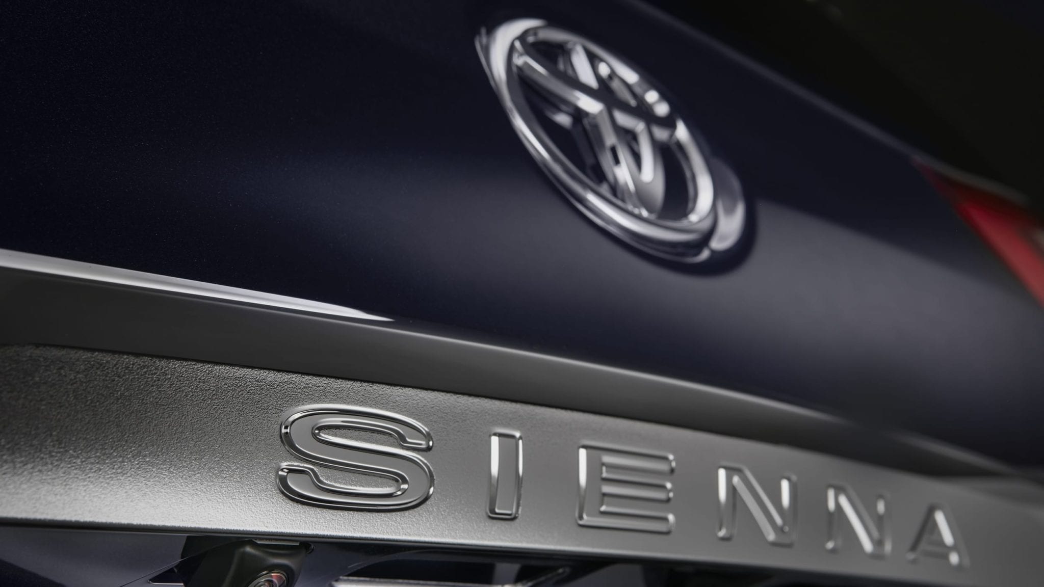 Обновленную Toyota Sienna представят в апреле