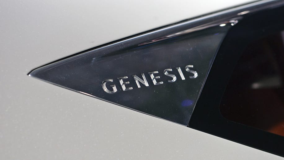 Genesis наращивает обороты