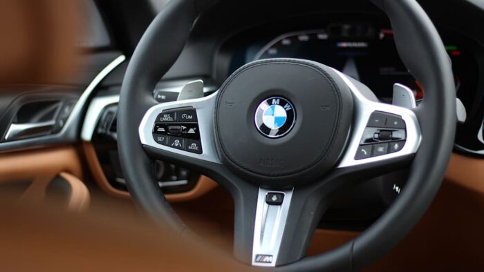 BMW M550i 2021, BMW M550i, BMW, авто, интерьер, автоновости, новости авто. интерьер авто, авто из США