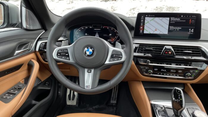 BMW M550i 2021, BMW M550i, BMW, авто, интерьер, автоновости, новости авто. интерьер авто, авто из США